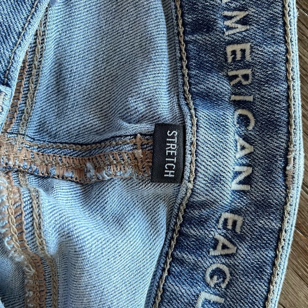 American Eagle Ripped Mom Jeans Size 4 Regular - Picture 6 of 8